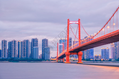 桥城市华灯初上的武汉鹦鹉洲长江大桥背景