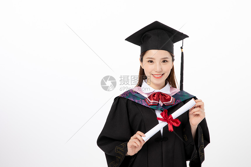 身穿学士服的大学生图片