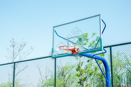 篮球场夏日篮球架高清图片