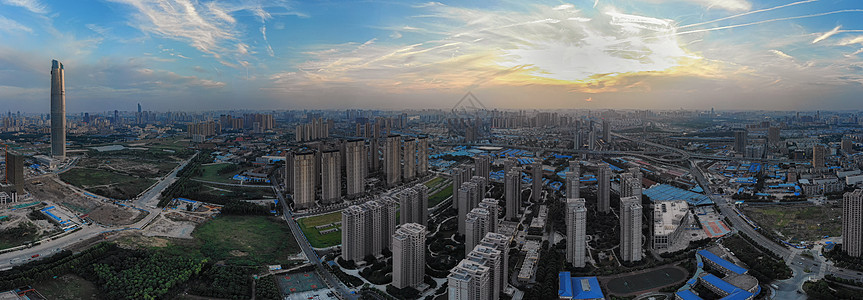 俯瞰夕阳下的武汉中央商务区全景长图图片