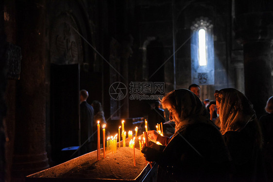 亚美尼亚修道院祈祷图片