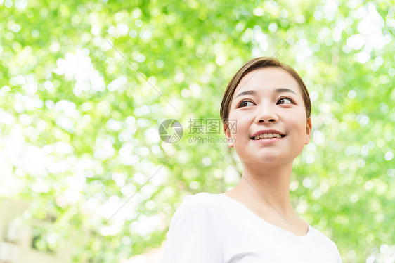 青春可爱大学生图片