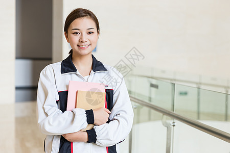 抱着书的学生高中生图书馆抱着书本背景