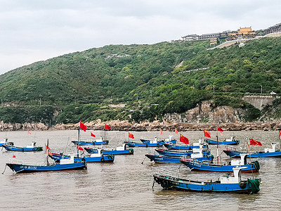 海浪线条嵊泗海岛外的捕鱼船大队背景