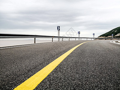 海岛上宽敞的高速公路背景图片