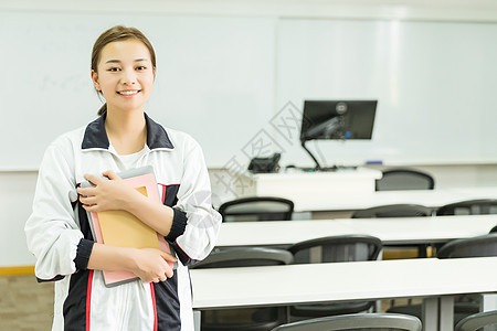 高考高中生教室内抱着书本背景