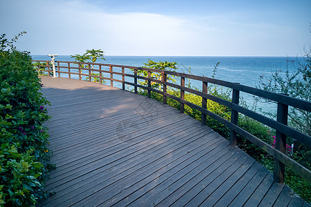 美丽的栈道和海景高清图片