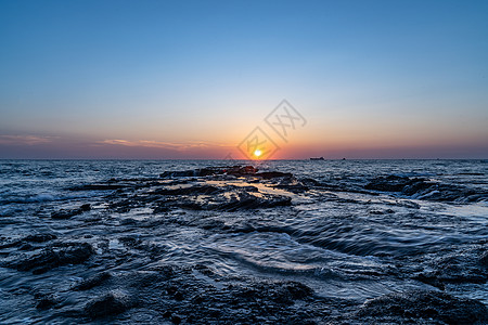 落霞沟日悬海平线背景