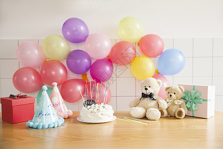 儿童生日生日蛋糕和玩具礼物背景