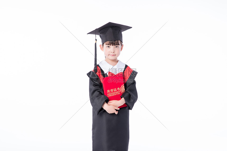 儿童小女孩毕业服手持荣誉证书教育图片