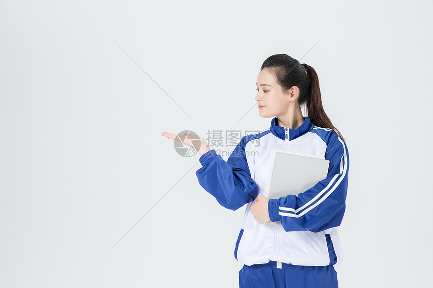 校服女性学生展示动作图片