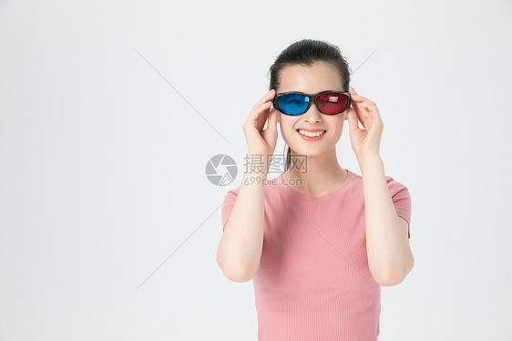 活力青年女性3D眼镜图片
