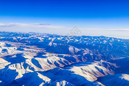 高空俯瞰雪山风景背景图片