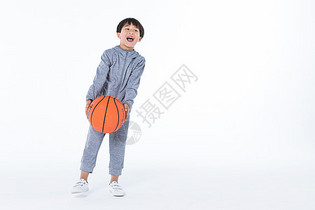 体育男孩玩篮球图片
