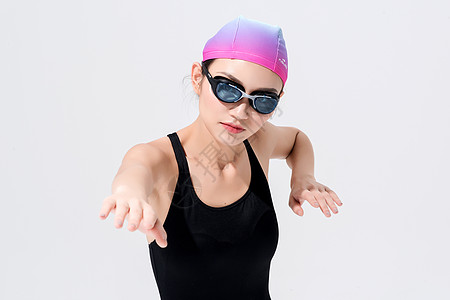 女游泳运动员准备动作图片