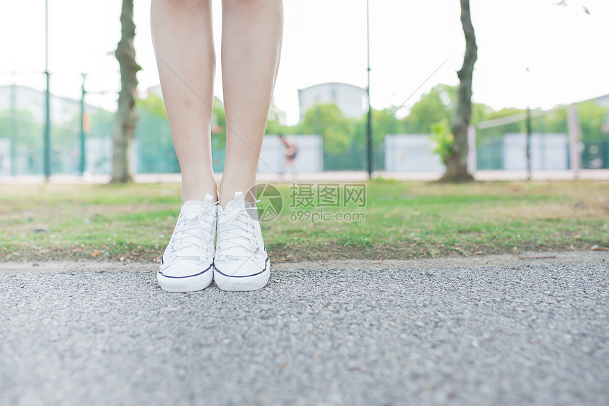 女生脚部脚尖特写图片