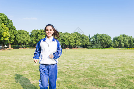 青春女学生草坪写真背景图片