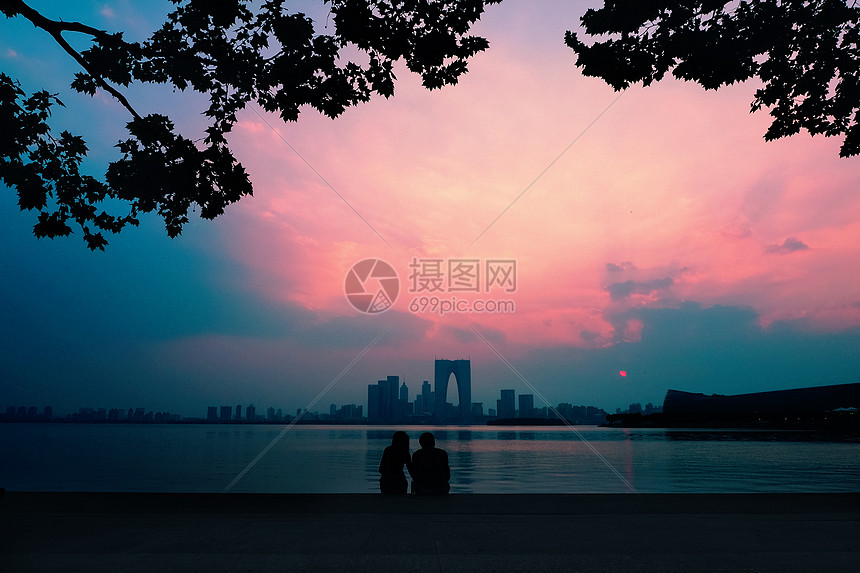 金鸡湖边看日落图片