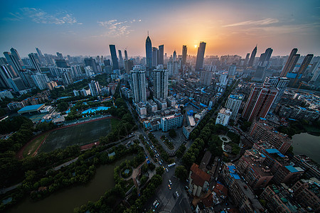 晚霞风景俯瞰傍晚的城市背景