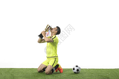 胡荷韬进球刚刚被吹！严鼎皓直接任意球破门，蓉城1