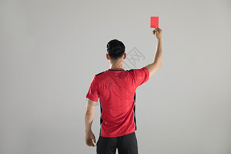 蒙特拉：我非常看好个性十足的伊尔迪兹，他能内切也能走外线