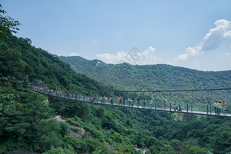 木兰山武汉木兰天池景区的玻璃栈道背景