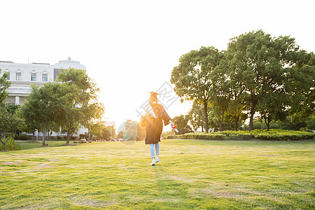 高考毕业季夕阳下青春学生奔跑背景