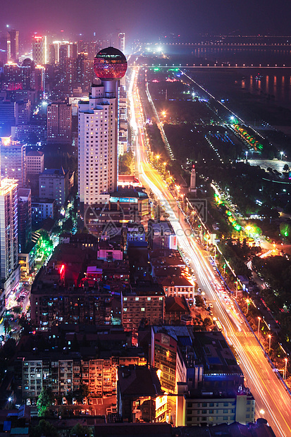 武汉长江边的城市夜景图片