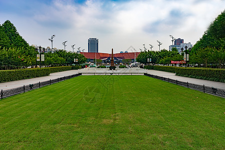 绿色草坪广场武汉辛亥革命博物馆背景