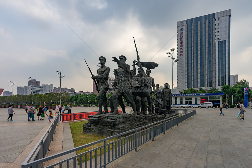 辛亥革命纪念雕像图片