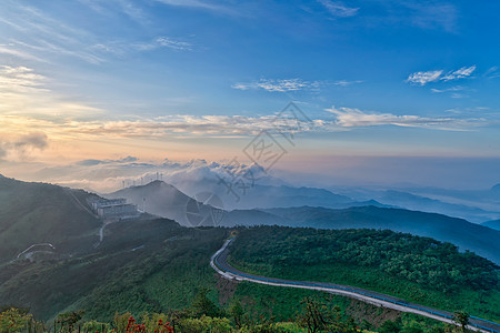 湖北咸宁九宫山山顶道路云海图片