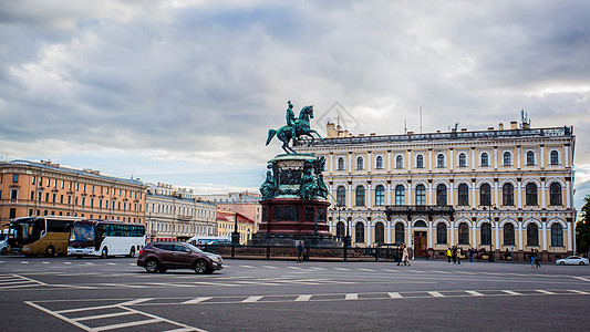 俄罗斯圣彼得堡街道与雕塑背景图片
