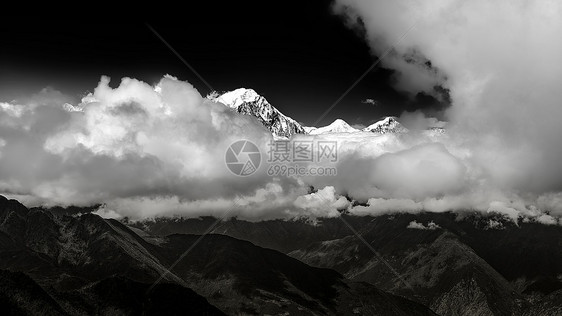 高原雪山黑白照图片