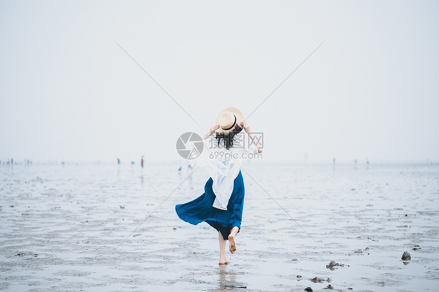 海滩女神图片