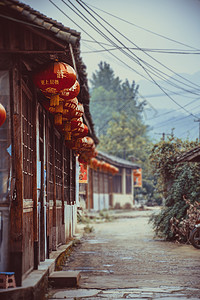 河岸边宁静的古镇老街背景