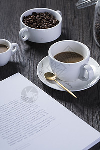 咖啡豆和咖啡咖啡静物背景