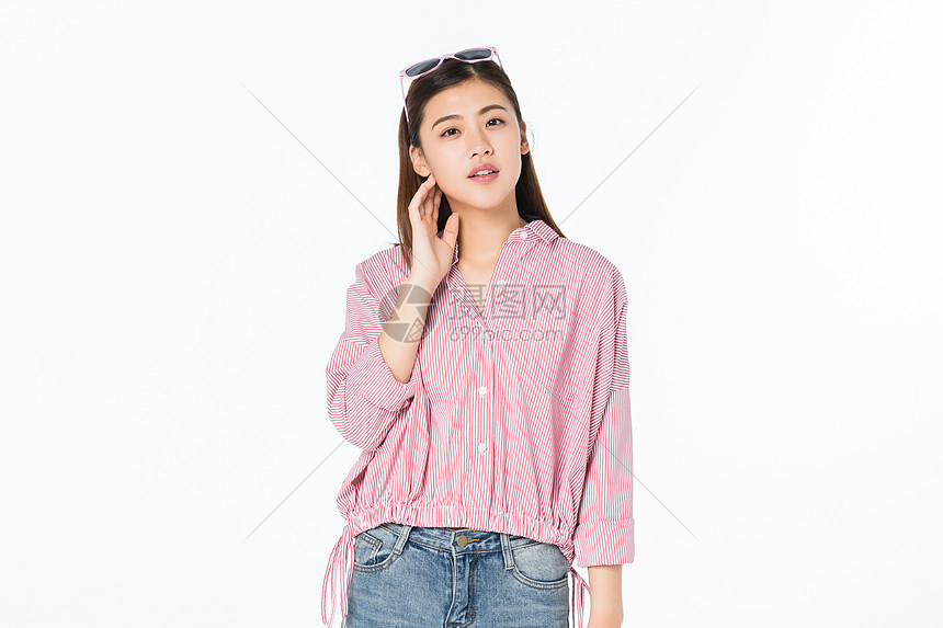 开心的青年女性 图片