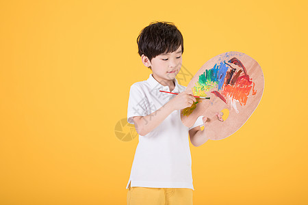 色彩人物手持画板画画的小男孩儿童背景