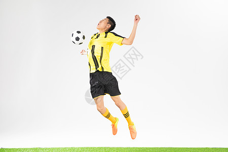 足球运动员接球动作图片