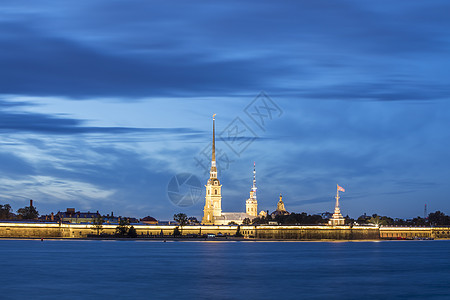 夜晚乌云彼得要塞夜景背景