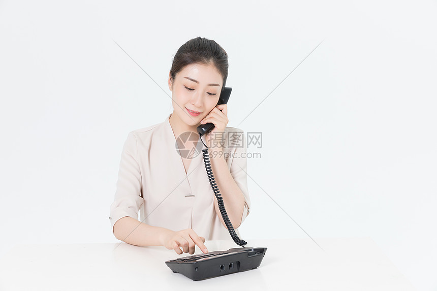 女性客服接电话