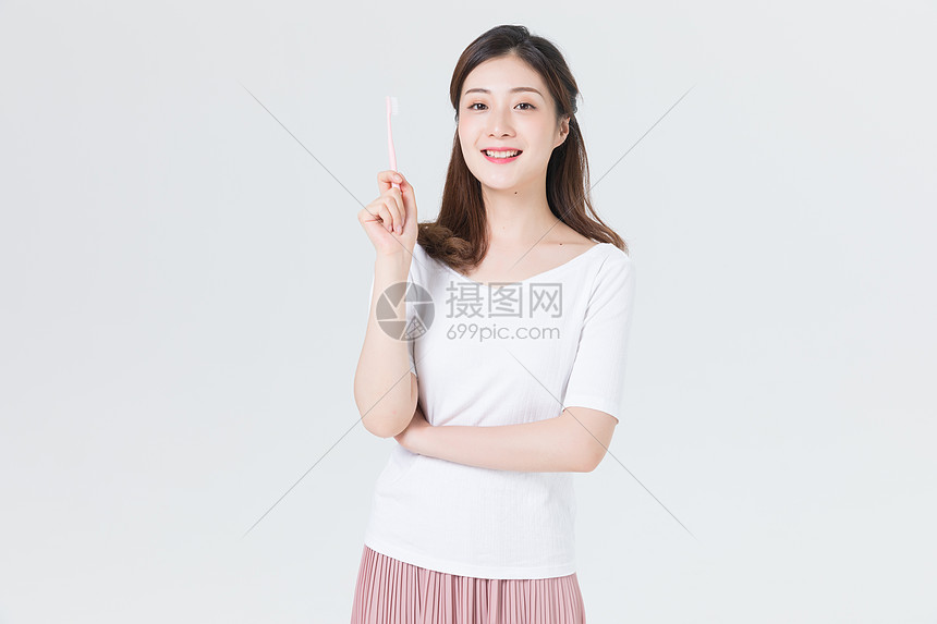 居家女性刷牙图片