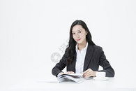 商务女性休闲看书图片
