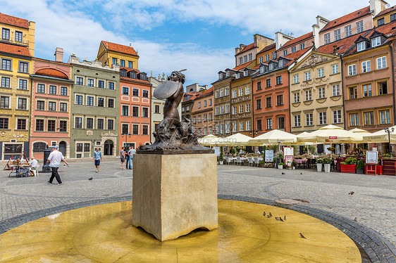 波兰华沙老城广场的美人鱼雕塑图片