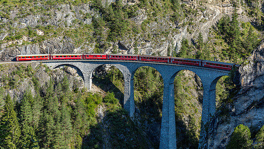 欧洲桥瑞士阿尔卑斯山观光火车背景