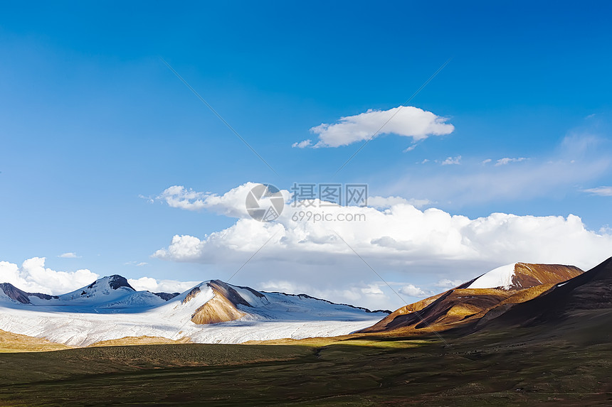 青藏线雪山图片