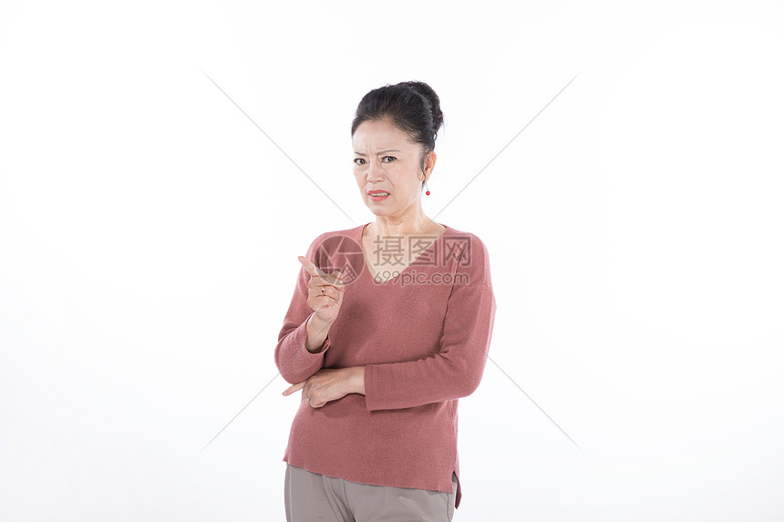生气的老年人