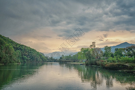 尼泊尔博卡拉费瓦湖日落背景