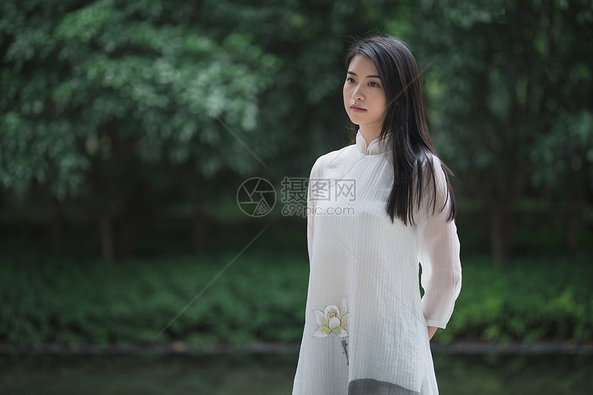 古风禅服女性图片