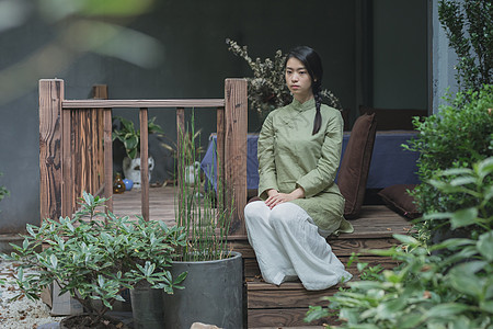 禅意玄关古风禅服女性背景